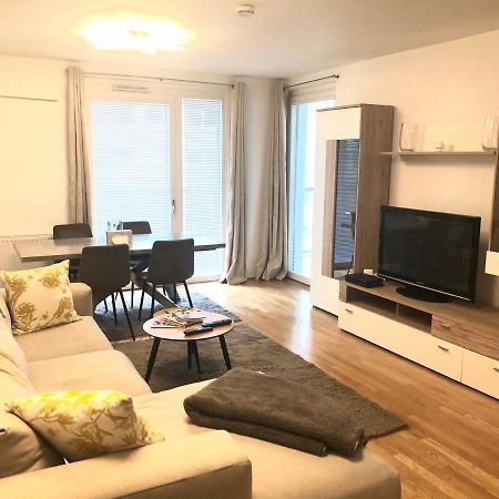 Amazing Austria Center Apartment Near Uno City Bécs Kültér fotó