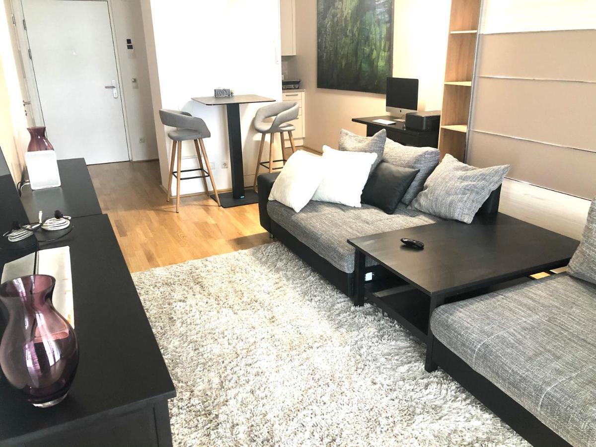 Amazing Austria Center Apartment Near Uno City Bécs Kültér fotó