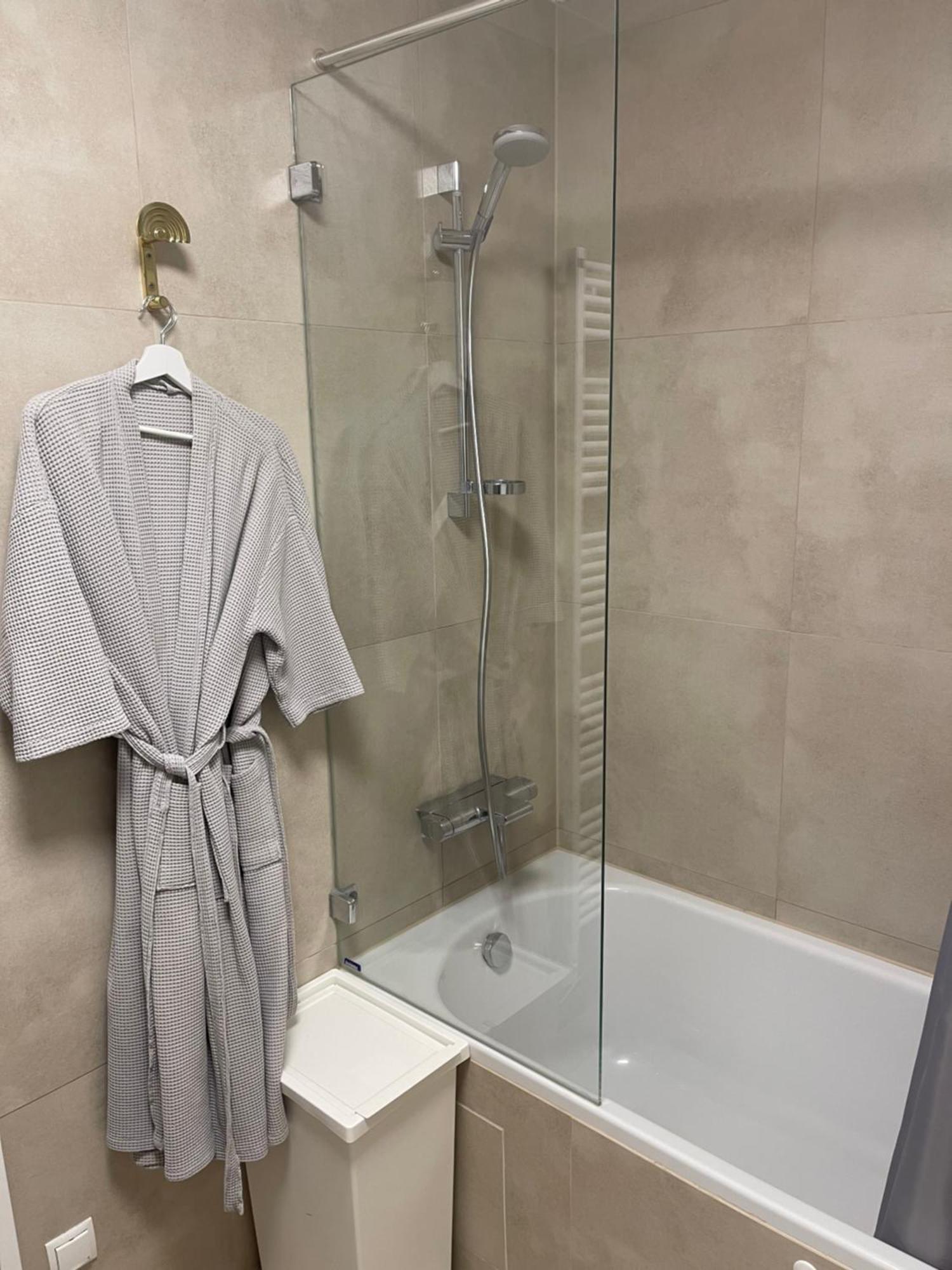 Amazing Austria Center Apartment Near Uno City Bécs Kültér fotó