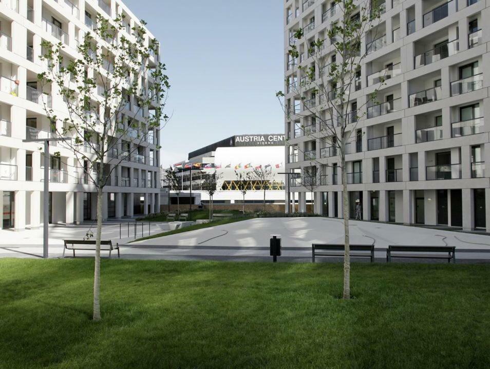 Amazing Austria Center Apartment Near Uno City Bécs Kültér fotó
